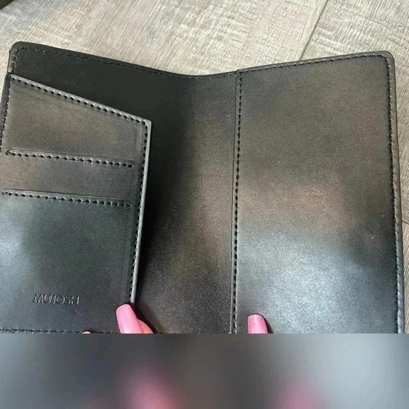 Mujosh Black Passport Holder/Wallet NEW - Picture 4 of 5